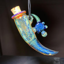 Load image into Gallery viewer, Medicine Horn pendant